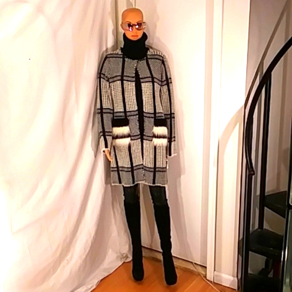 🔥 NWT Sioni Eggshell/ Black & White Plaid Multi Design Faux Fur Cardigan.